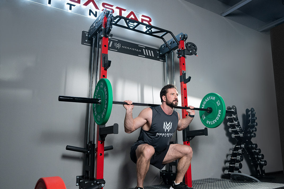 What are the advantages and disadvantages of a squat rack?